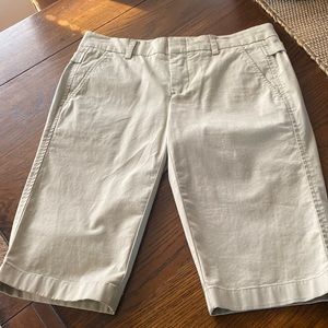 NWTS Vince khaki shorts